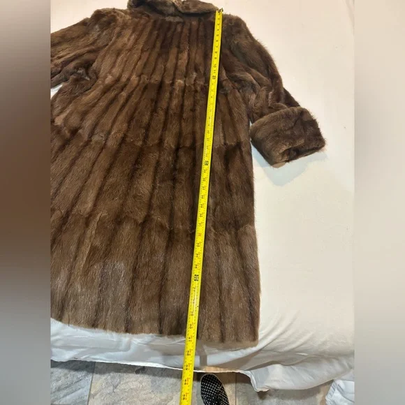 Luxurious Mink Long Coat…..Vintage - Picture 7 of 14